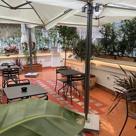 Πανσιόν Affreschi Al Pantheon 4*