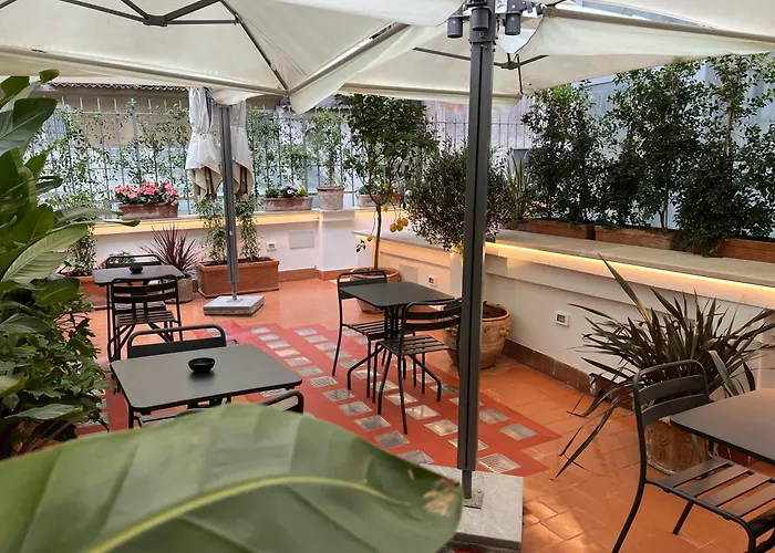 Πανσιόν Affreschi Al Pantheon 4*