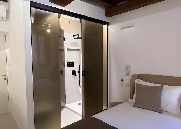 Πανσιόν Affreschi Al Pantheon 4*